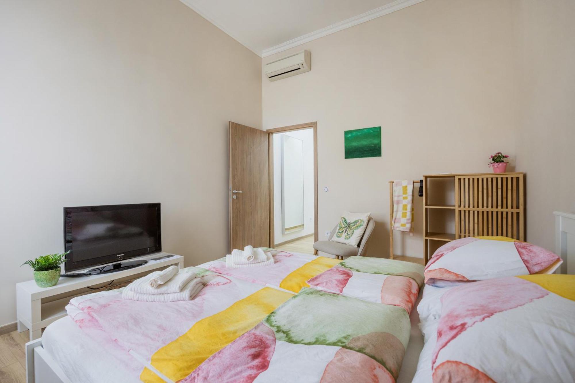 Apartment Spacious With 2 Bedrooms In Buda 2a