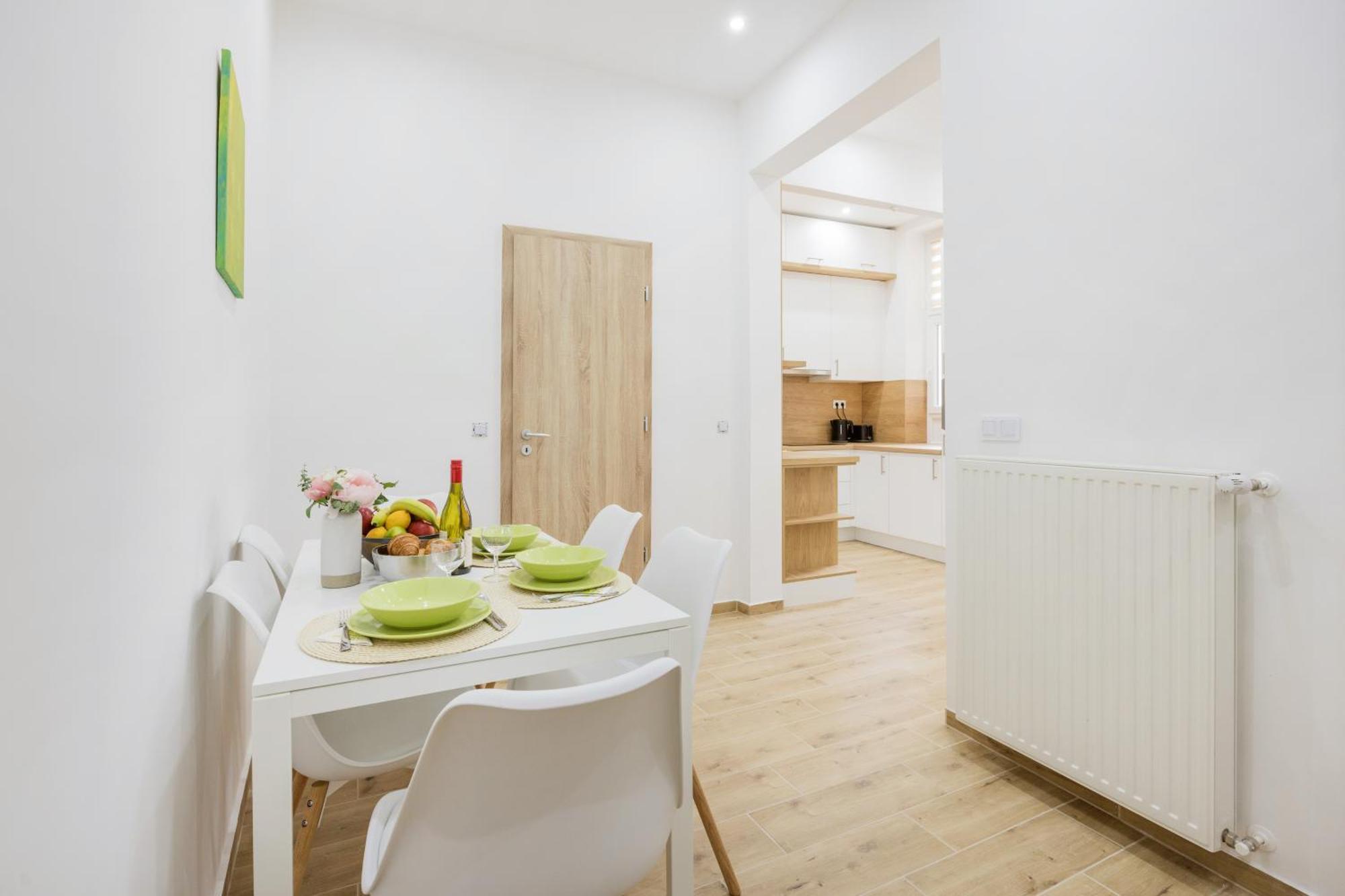 Spacious With 2 Bedrooms In Buda 2a * Budapest